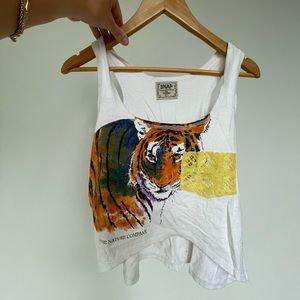 Cropped vintage tank top, white with tiger, pocket detail, swooped front